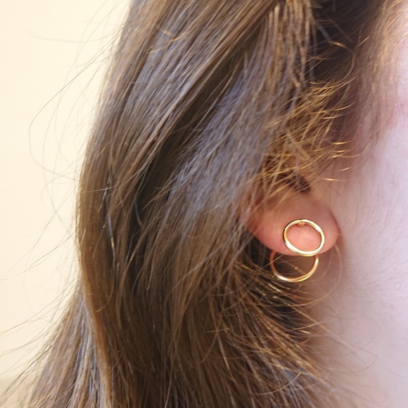 Minimalist Double Circle Stud Earrings - Picture 6 of 7